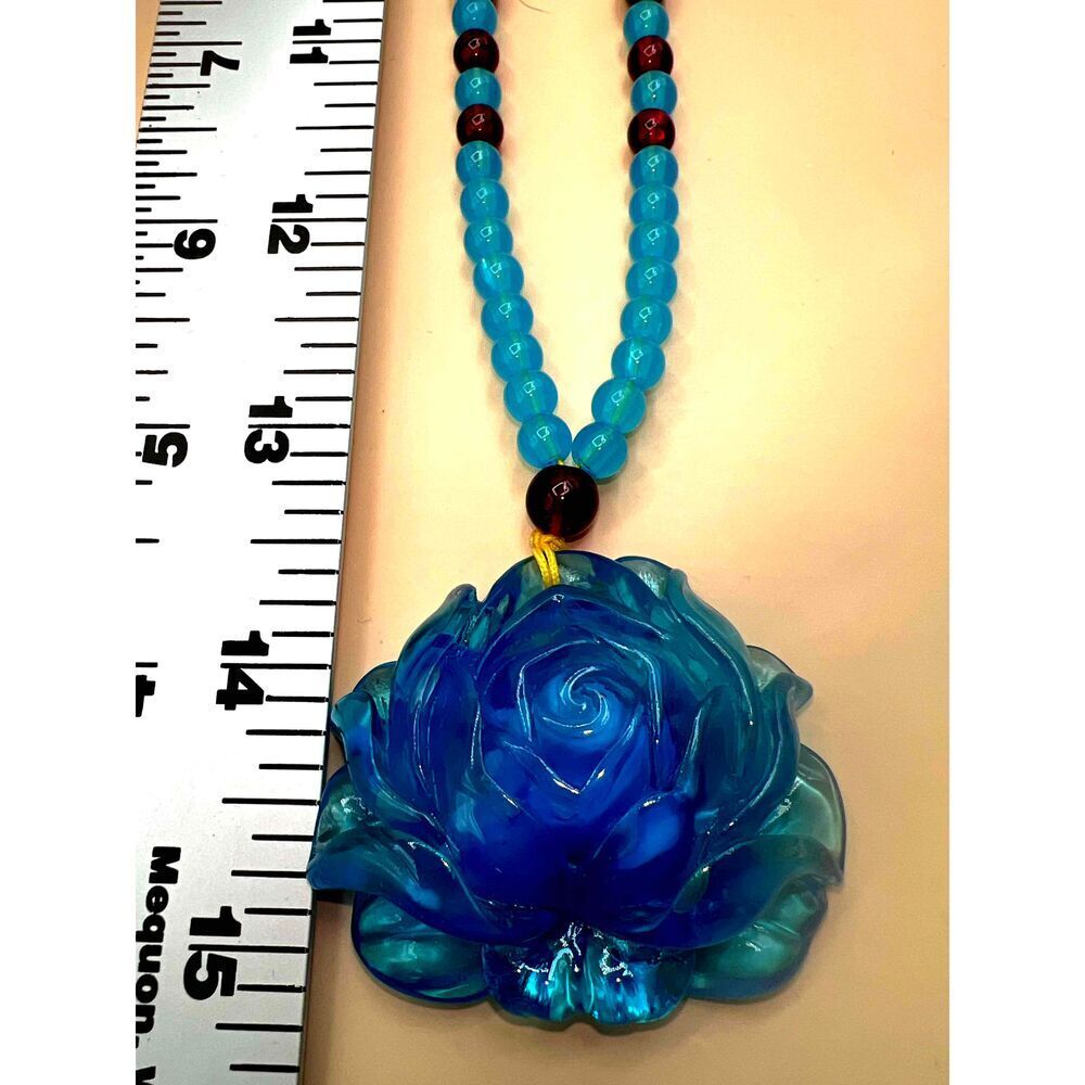 NEW Acrylic Blue Beaded Floral Pendant Necklace - Picture 12 of 12